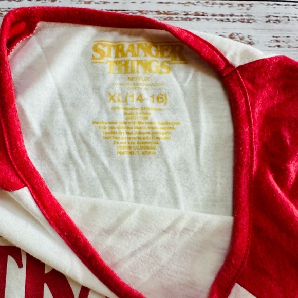 Girls Stranger Things shirt! Size 14/16 - Picture 4 of 4